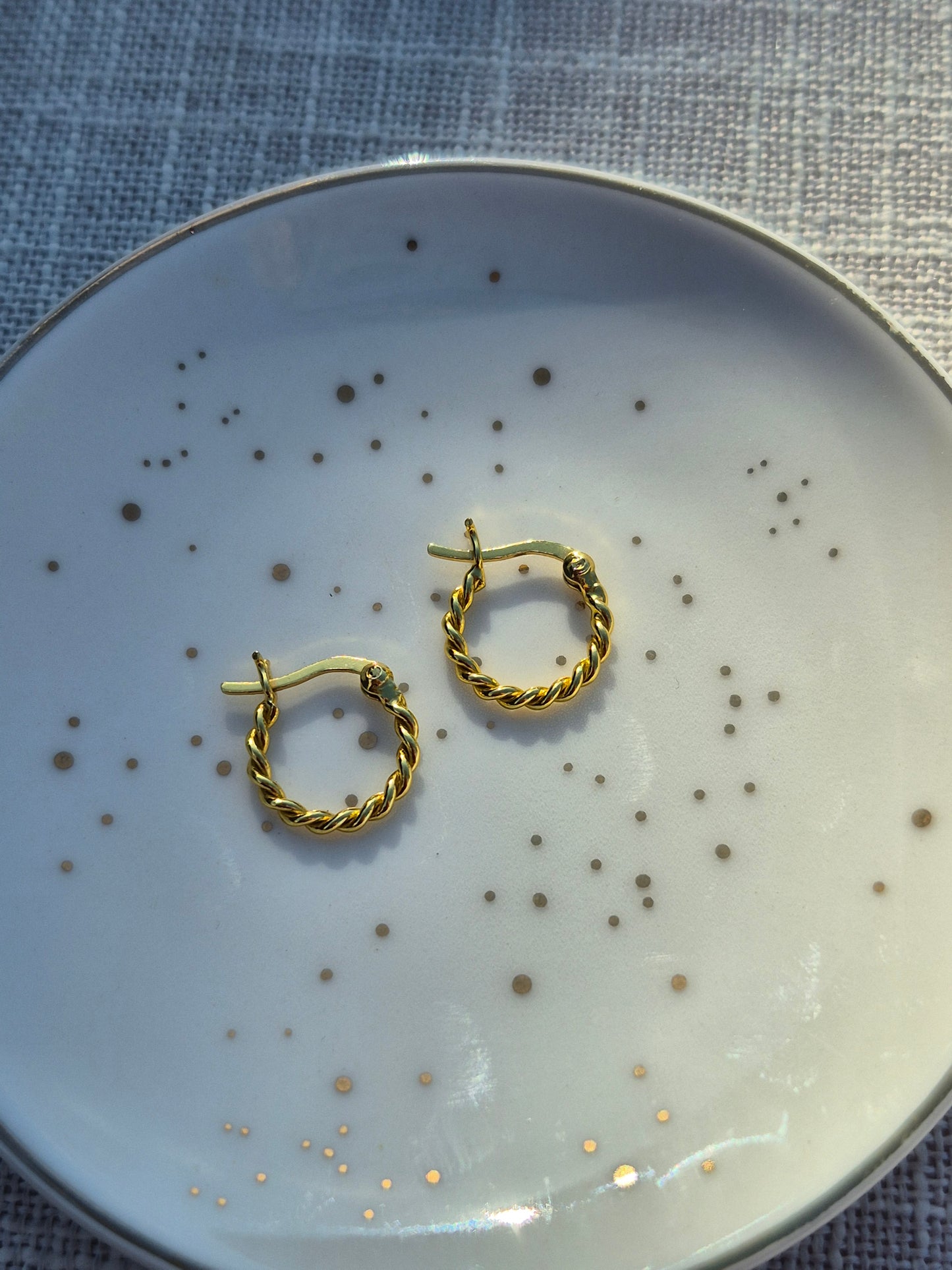Aurora Twisted Hoop